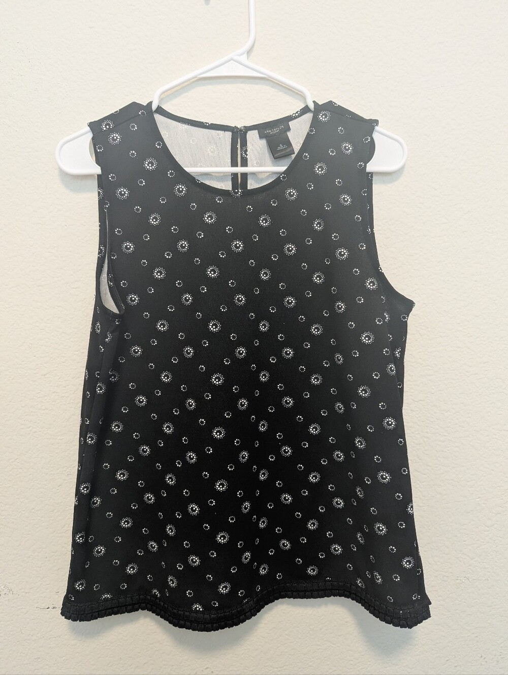 Ann Taylor Black Sleeveless Floral Dot Shell Top